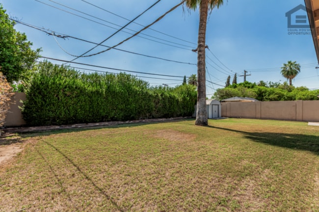 Building Photo - 3Bed/3Bath House at Thomas/7th Ave! Ready for Immediate Move-In! -- NO HOA! FULLY REMODELED!