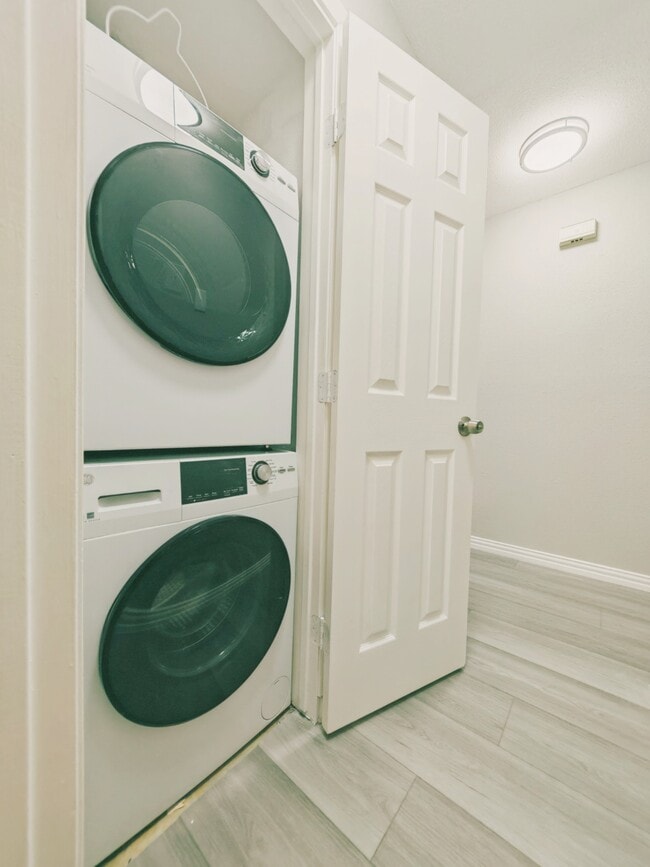 Building Photo - 8100 Cambridge St