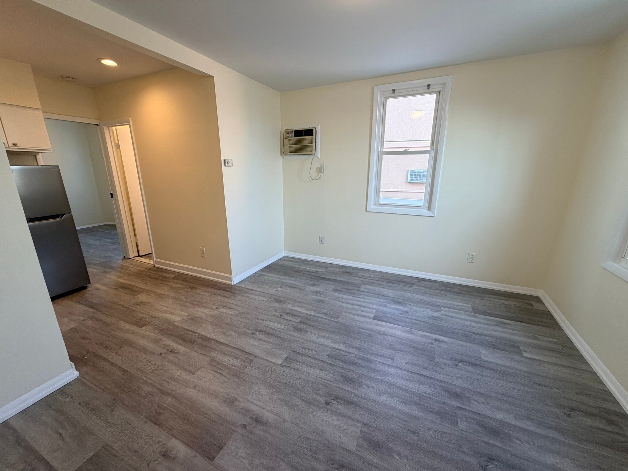 Building Photo - 14 Oakwood Ave