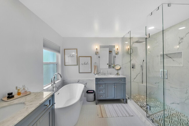 Building Photo - 6086 Seminole Gardens Cir