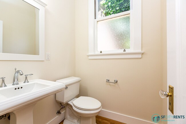 Building Photo - Pacific Heights: Remodeled Single Family H...