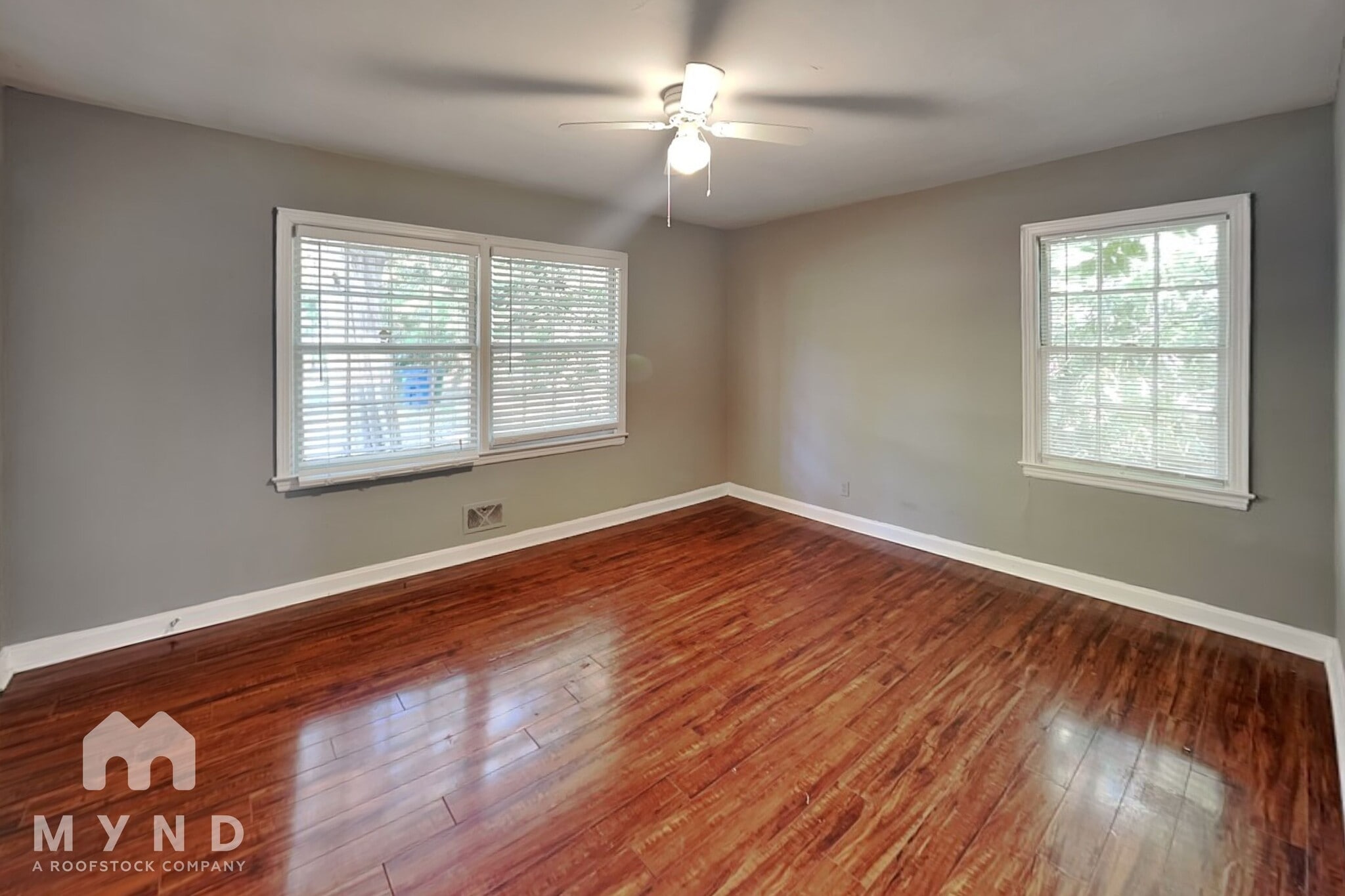 Building Photo - 990 Lynhurst Dr SW