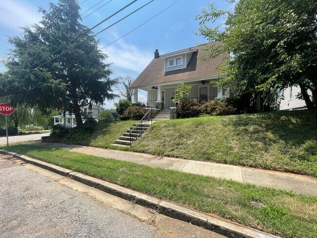Building Photo - 224 Virginia Ave