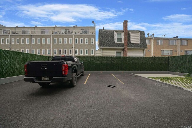 Building Photo - 163 B 96th St