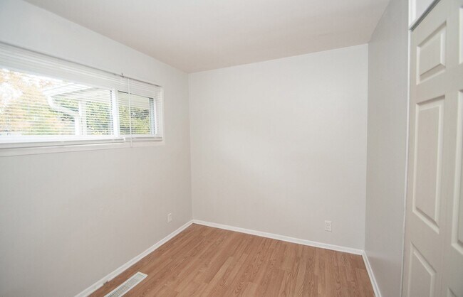 Building Photo - 4610 Karen Dr