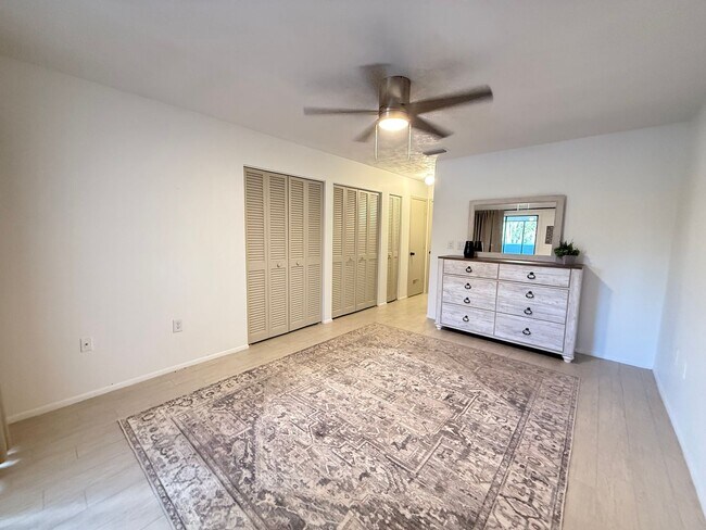 Building Photo - IMG Golf Course 2/2 Condo at Valencia Gard...