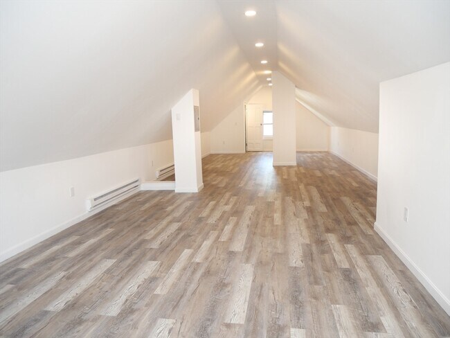 Building Photo - 172 Boylston St