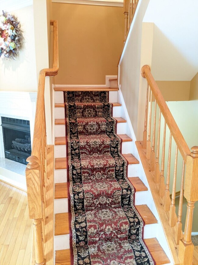 Building Photo - Townhouse in Spring Ridge community - OAKDALE school district - available before the holidays!