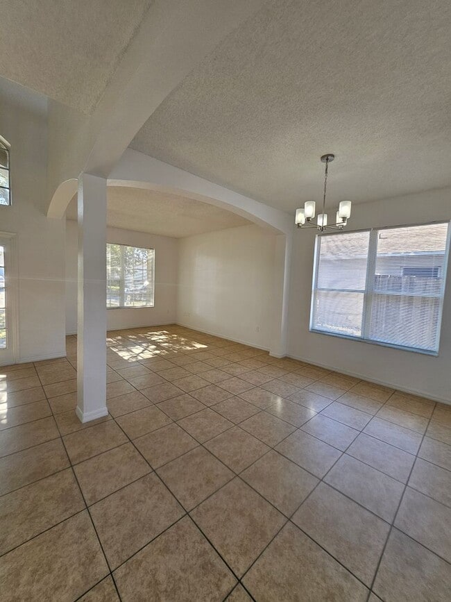 Building Photo - Kissimmee Pool Home with 7 bedrooms!