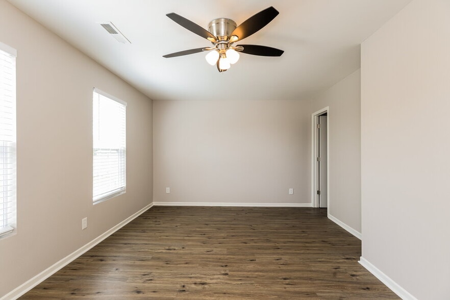 Building Photo - 275 Ranlo Ave