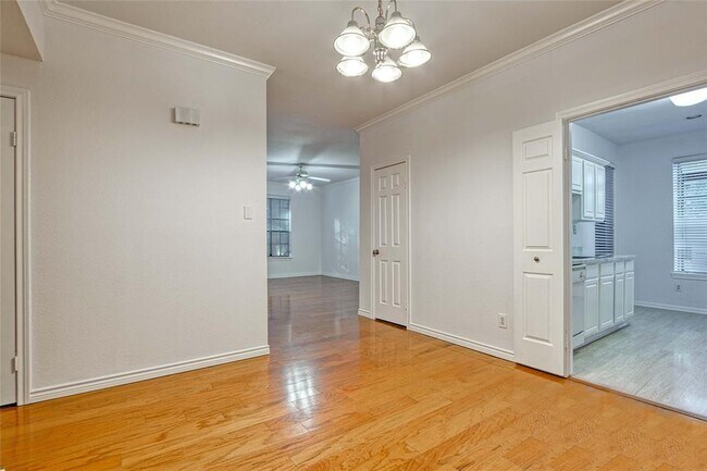 Building Photo - 2255 Braeswood Park Dr