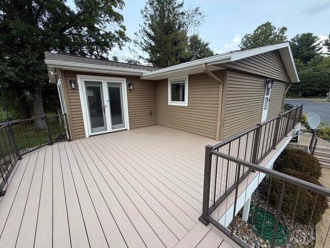 Building Photo - 250 Steves Scenic Dr