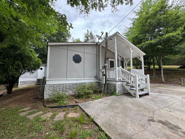 Building Photo - Private 3/2.5 Home with bonus room- $1,550