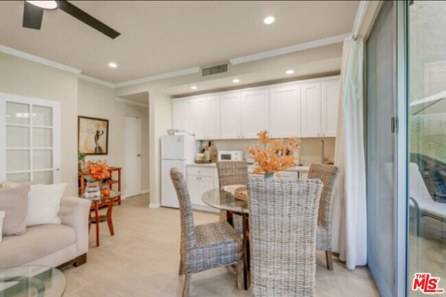 Building Photo - 78155 Cabrillo Ln