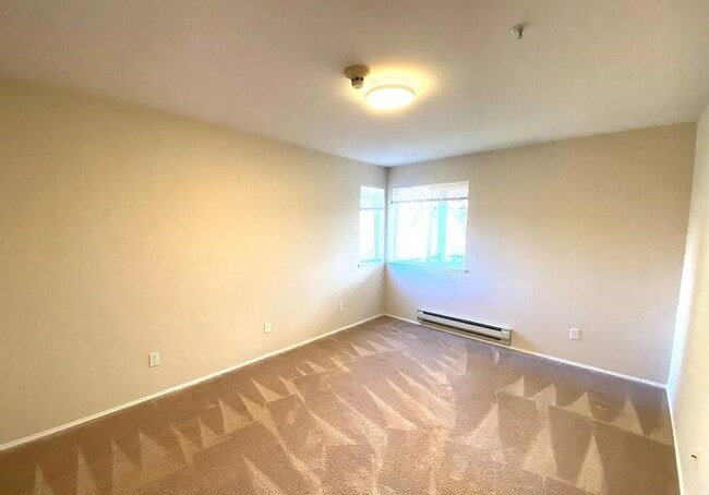 Building Photo - 2 bedroom in Kenmore WA 98028