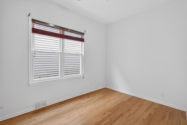 Building Photo - 1657 N Harding Ave