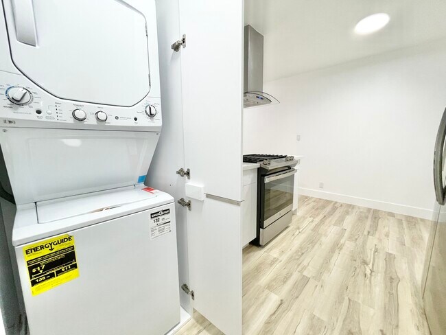 Building Photo - 634 Flower Ave Venice, CA 90291