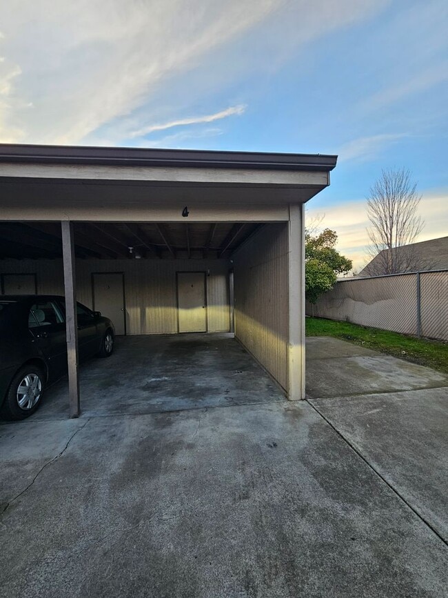 Building Photo - 592