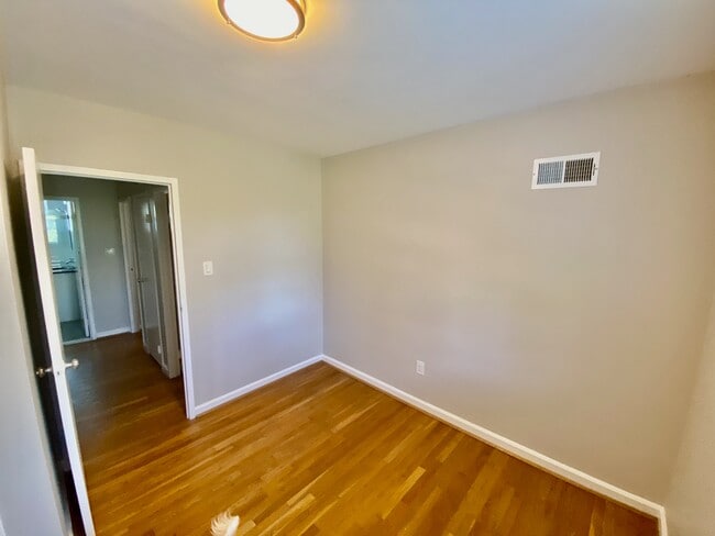 Building Photo - 5307 Pooks Hill Rd