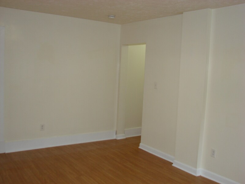 Building Photo - 721 Main St