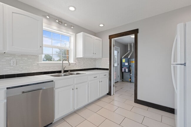 Building Photo - 4-Bed 2-Bath Hidden Gem on a Quiet Cul-de-Sac in Idaho Falls – Move-In Ready!