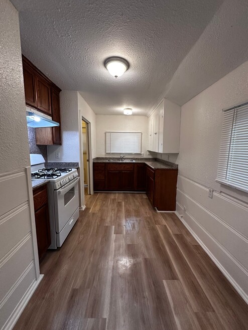 Building Photo - 722 S Magnolia Ave