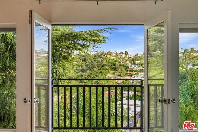 Building Photo - 3476 Troy Dr