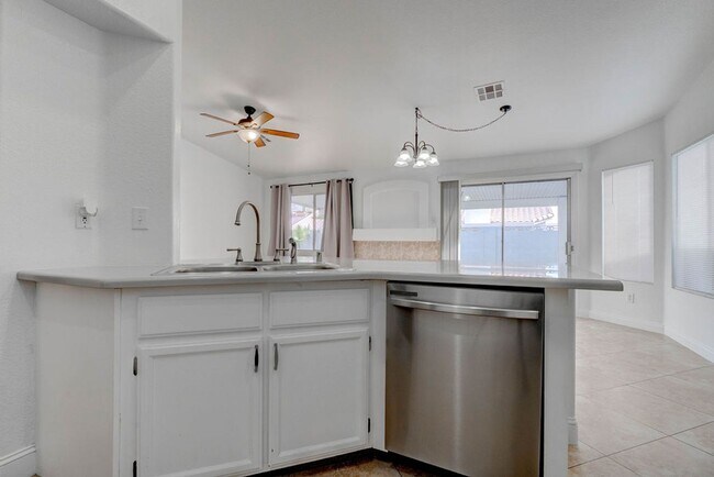 Building Photo - 2205 Riderwood Ave