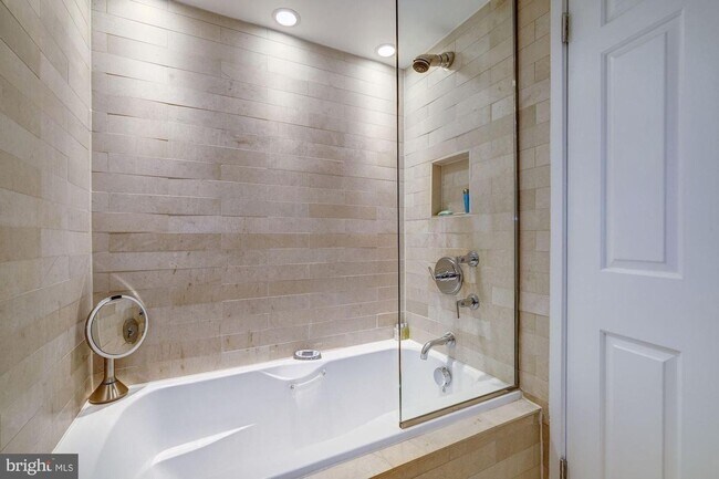 Building Photo - GEORGETOWN - 2 level 2/2.5 Custom Condo City Living W/ UNDERGROUND PARKING!!