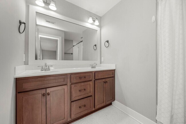 Building Photo - 505A Moore Ave