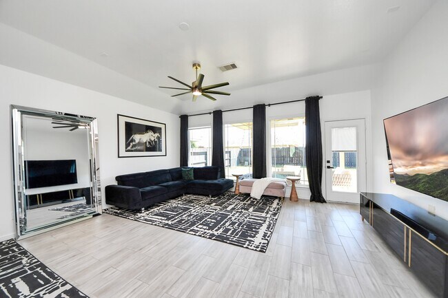 Building Photo - 8111 Fairfield Mnr Wy