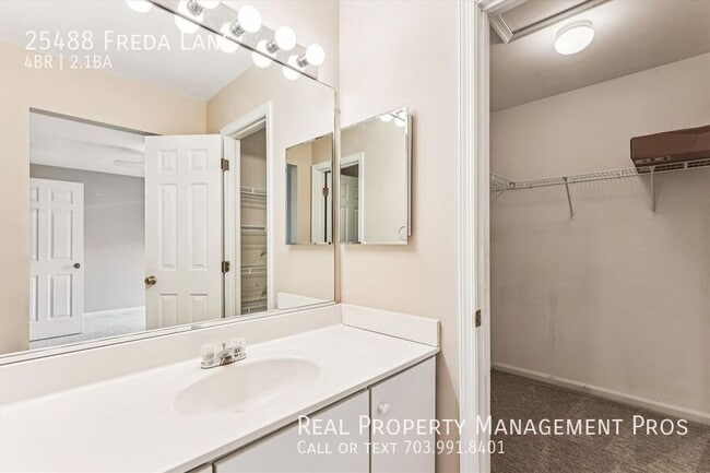 Building Photo - 25488 Freda Ln