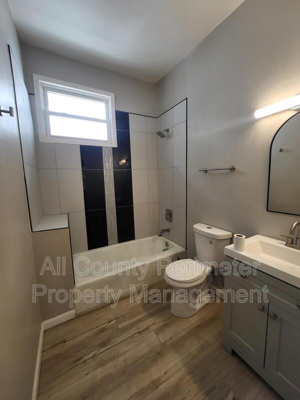 Building Photo - 1249 Duncan Ave