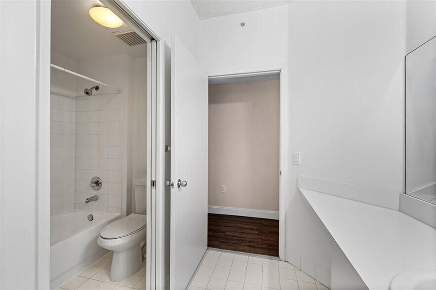 Building Photo - 6976 SW 39th St