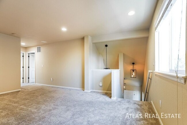 Building Photo - 11060 River Oaks Ln