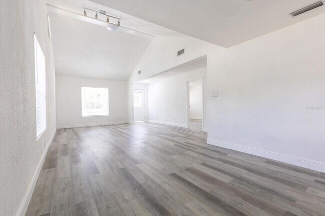 Building Photo - 6906 N Lynn Ave