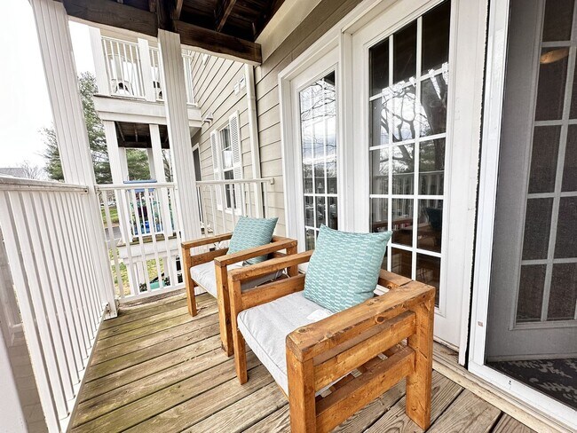 Building Photo - 1272 Villa Ln