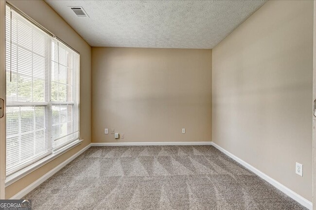 Building Photo - 1475 Trafalgar Way