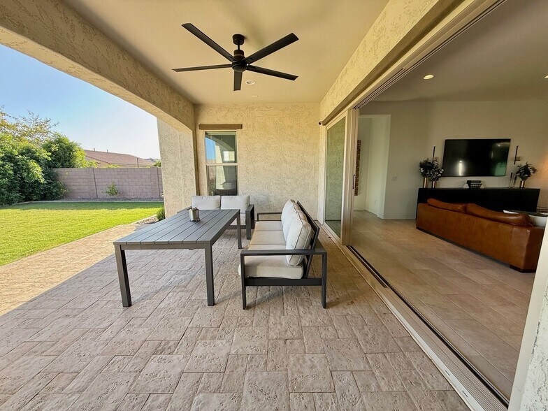 Building Photo - 10649 Thatcher Ave