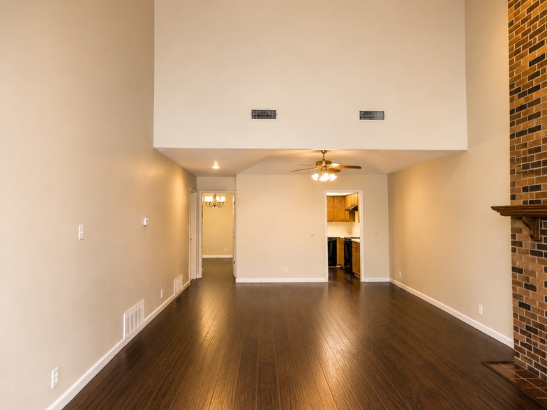 Building Photo - 126 Hollyhill Ln