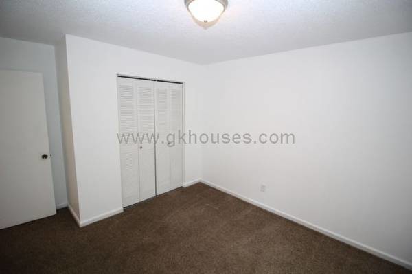 Building Photo - 7313 Valley Ln