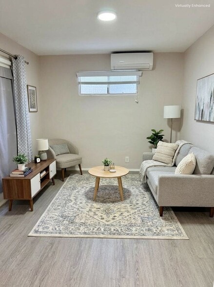 Building Photo - 1542 E Woodbury Rd