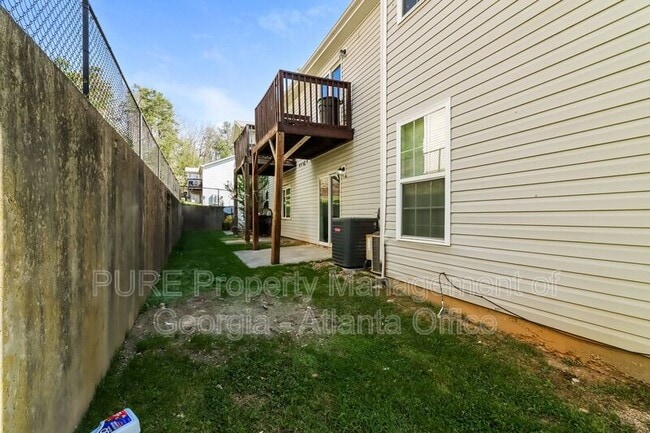 Building Photo - 1702 Stonehaven Cir