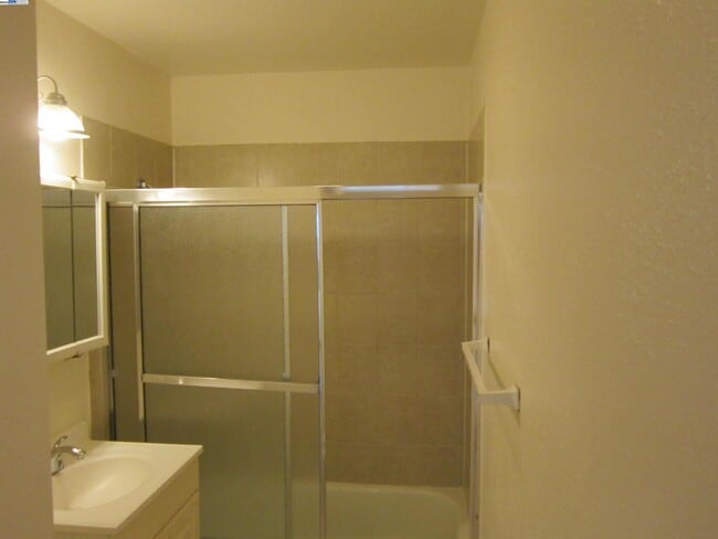 Building Photo - 26718 Peterman Ave