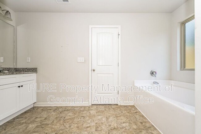 Building Photo - 130 Daisy Cir