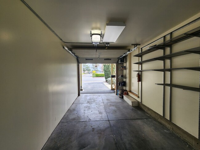 Building Photo - Amazing 1 bedroom with private backyard an...