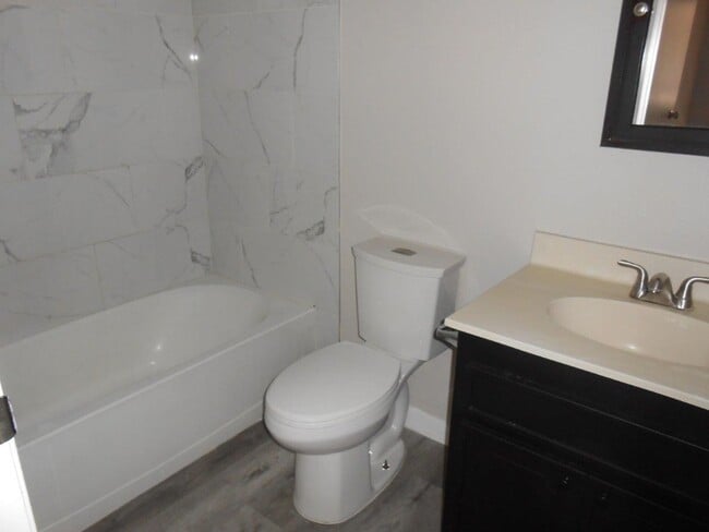 Building Photo - Spacious Single Story Home near Lake Mead ...