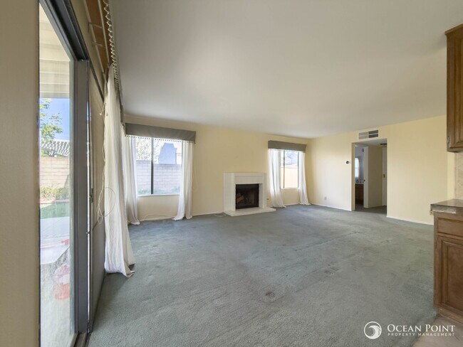 Building Photo - 4 Bedroom Home for Rent in Moorpark!
