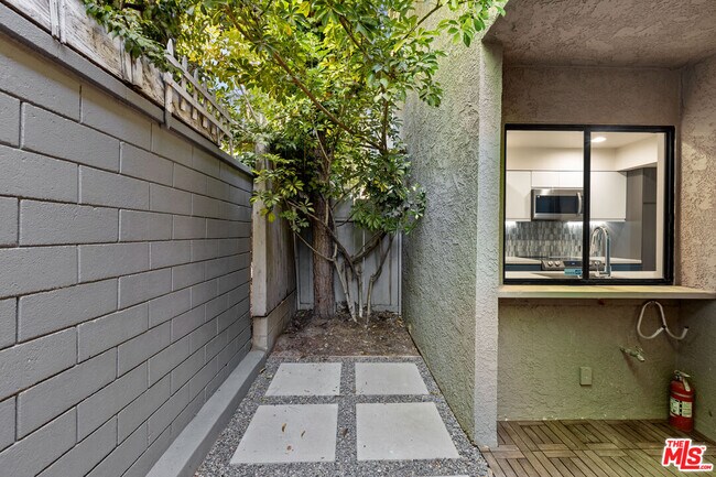 Building Photo - 1044 20th St