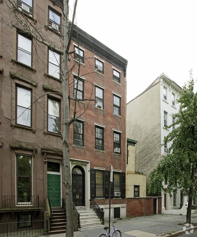 Primary Photo - 826-828 Pine St